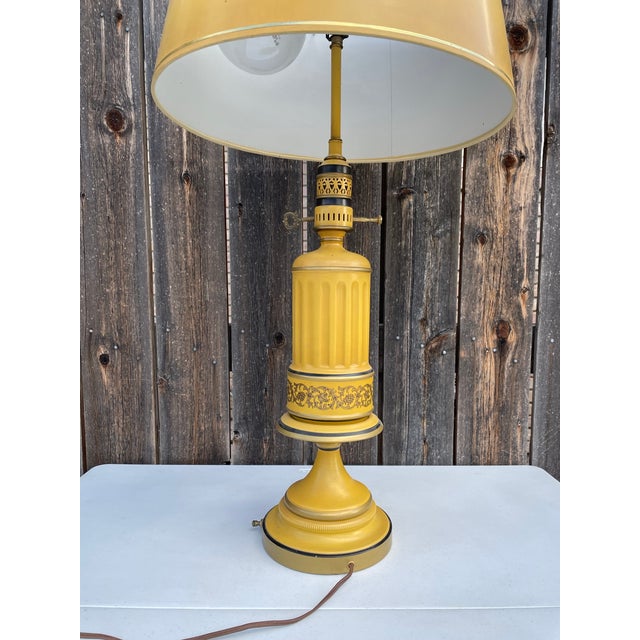 Vintage mid century mustard table lamp. Excellent Americana traditional look, perfect for a cottage or farm. Mustard...