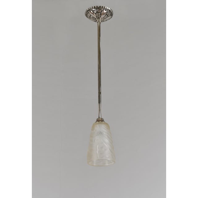 Degué - Negra A pair of French 1925-1935 art deco pendant lights. A gorgeous mounting in nickel plated solid brass or...