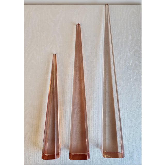 MCM Vintage Lucite Obelisks, Set of 3 Unmarked Astrolite Ritts & Co For Sale - Image 10 of 13