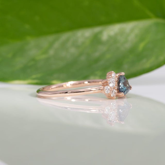 Alexandrite Ring With Earth-Mined Diamond Accents: Solid 14k Gold, Trillion 5mm, Size 6.75 For Sale - Image 10 of 12