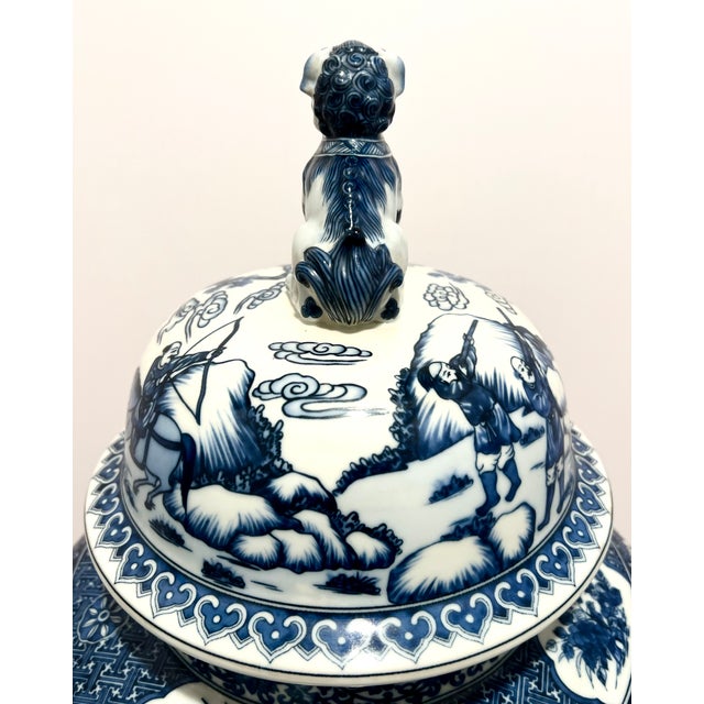 2000 - 2009 Ethan Allen Large Blue & White Porcelain Temple Jar W/ Foo Dog Lid – 25” Chinoiserie For Sale - Image 5 of 12