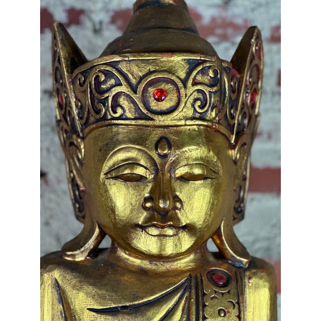 Burmese Mandalay Buddha in Gilded Carved Wood, 1970s For Sale - Image 4 of 14