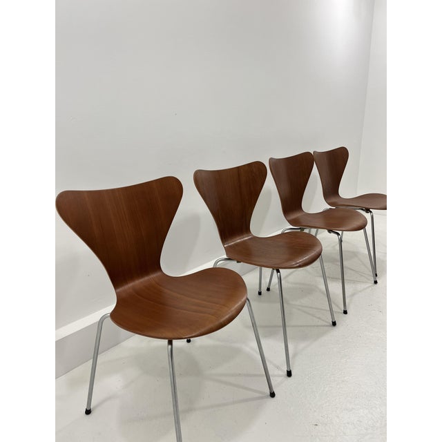Arne Jacobsen Model 3107 Chairs in Teak by Arne Jacobsen for Fritz Hansen, 1960s, Set of 4 For Sale - Image 4 of 14