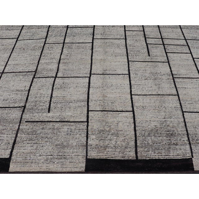 Textile Casual Modern Wool Hand Knotted Black and White Large Scale Modern Rug For Sale - Image 7 of 9