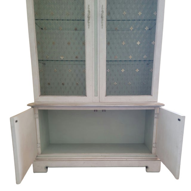 Rare John Widdicomb Broken Arch Pediment Bonnet Top Illuminated Display Cabinet For Sale In West Palm - Image 6 of 15