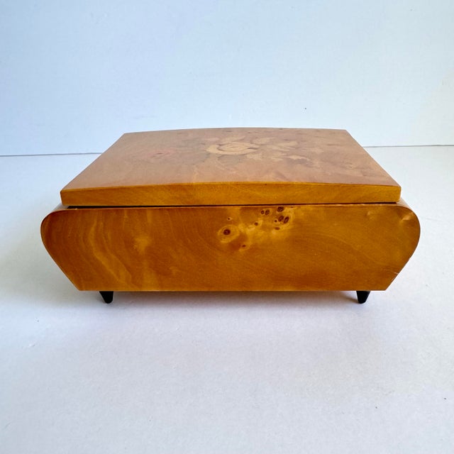 Sorrento Reuge Music Box Italian Burlwood Rose Flower Inlay A classic beautiful piece with delicate floral inlay on the...