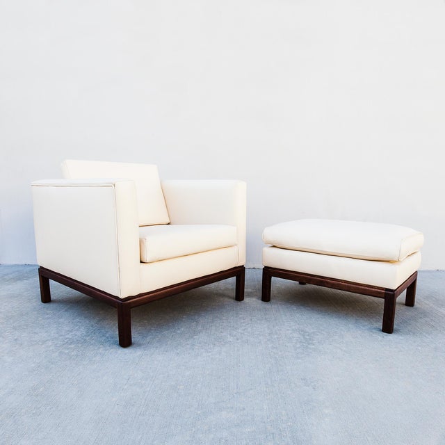 Vintage walnut & leather club chair set in the style of Florence Knoll, made by Metropolitan Furniture of South San...