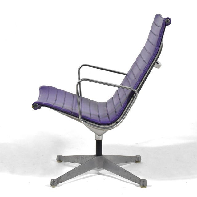 Metal Eames Aluminum Group Lounge Chairs by Herman Miller (Pair in Purple) For Sale - Image 7 of 13
