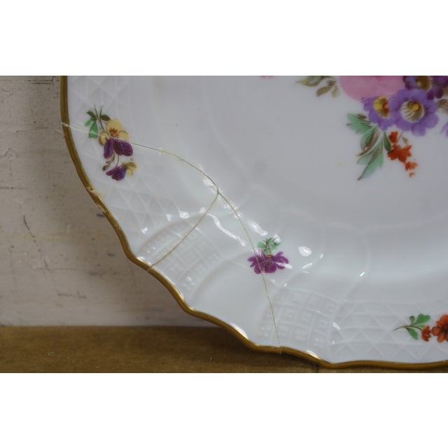 Gold Mid 20th Century German Hutschenreuther Moritzburg Floral Bouquet Scalloped Gold Rim Plates 8" - Set of 8 For Sale - Image 8 of 11