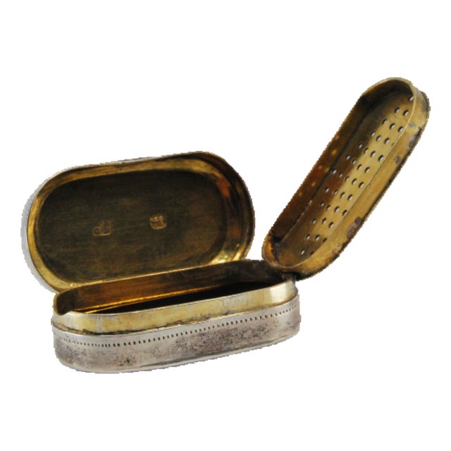 George III Oval Silver and Gold Vinaigrette Box with Lid Engraving For Sale