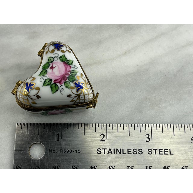 White 1980s French Limoges Peint Main Heart Trinket Box, Hand Painted Floral For Sale - Image 8 of 9