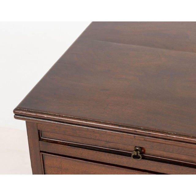 American Federal Walnut Chest of Drawers, Circa 1800 For Sale - Image 4 of 8