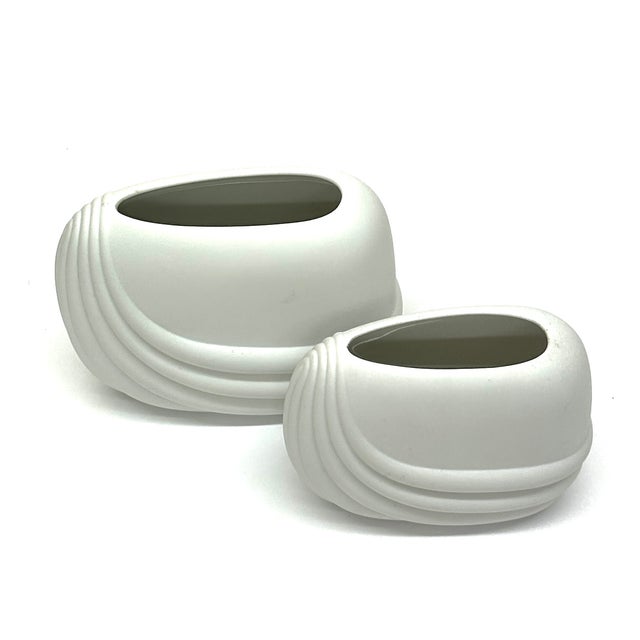 Rosenthal Classic 1980s Bisque White Vases by Uta Feyl for Rosenthal Studio Line - A Pair For Sale - Image 4 of 10