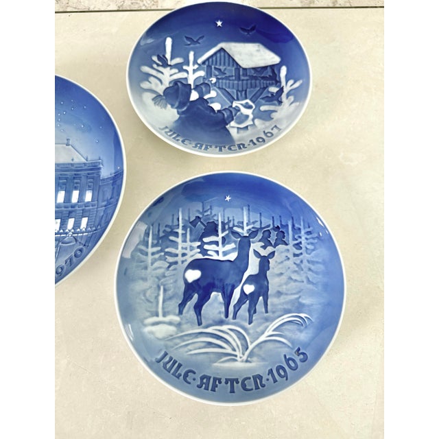 Rustic European 1960s Bing & Grondahl Christmas Collectible Wall Plates, Set of 5 For Sale - Image 3 of 8