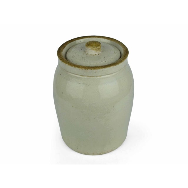 Early 20th Century Antique Early 20th Century American Stoneware Pickle Crock With Lid For Sale - Image 5 of 13