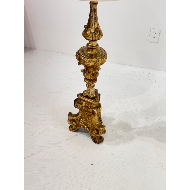 Gold Tall 18th Century Italian Baroque Giltwood Altar Candlestick Table Lamp For Sale - Image 8 of 13