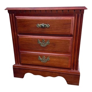 Broyhill Cherry Wood Georgian Nightstand - Made in North Carolina Late 20th Century For Sale