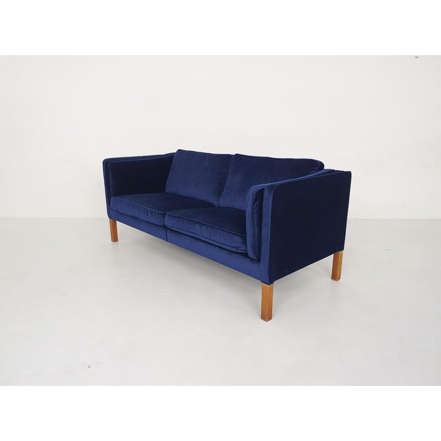 A modern looking danish design sofa by the hand of the famous børge mogensen and his son peter. Designed in denmark in...