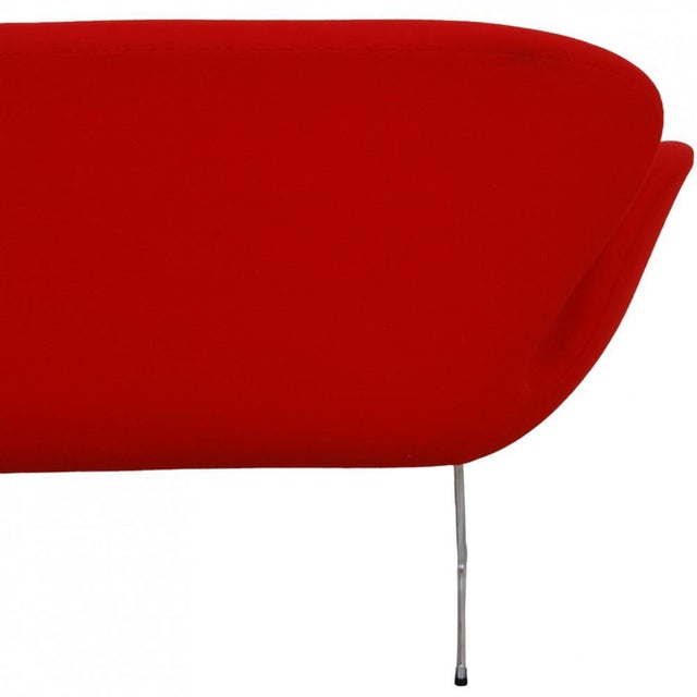 Swan Sofa in Red Fabric by Arne Jacobsen For Sale - Image 16 of 18