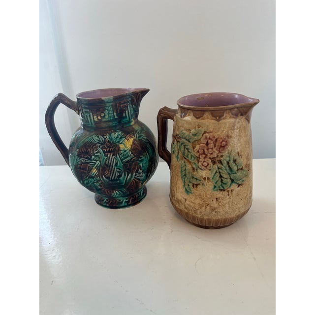 1900s Two Majolica Ceramic Pitchers For Sale - Image 10 of 12