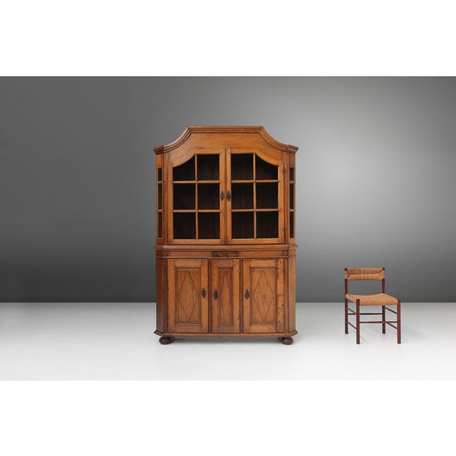 Authentic 18th-century German display cabinet, a masterpiece of craftsmanship and design. Made of solid oak, this cabinet...