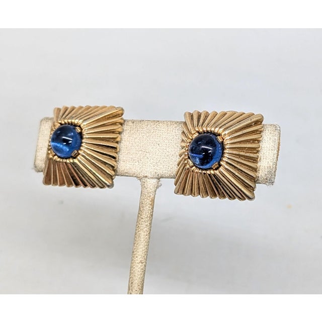 Mid-Century Modern Vintage Signed Mazer Square Goldtone Ribbed Cabochon Faux-Sapphire Clip Earrings-2 Pieces For Sale - Image 3 of 10