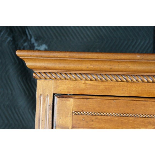 Ethan Allen Late 20th Century Ethan Allen Country Crossing Maple Tv Media Entertainment Cabinet 17-9700 For Sale - Image 4 of 18