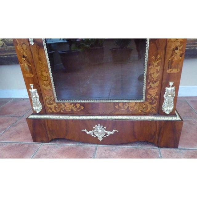 Antique Mid-19th Century Walnut Pier Cabinet from Gillows, 1852 For Sale - Image 3 of 18