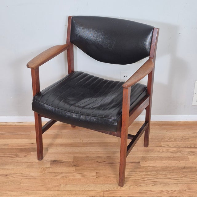 1960s Mid Century Modern Gunlocke Style Sculpted Walnut & Channeled Naughahyde Lounge Arm Chair For Sale - Image 9 of 12