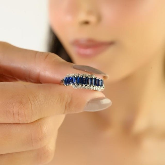 1920s Style 1.06 Ct Baguette Blue Sapphire & Diamond 14k Gold Band Ring Size 5 For Sale In New York - Image 6 of 14