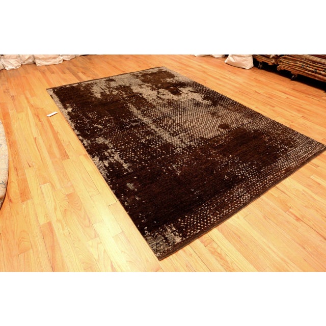Gorgeous Textured Brown Modern Transitional Area Rug, Country of Origin: Pakistan, Circa date: Modern
