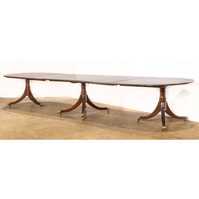 Traditional 19th Century Regency Mahogany Triple Pedastal Banquet Table For Sale - Image 3 of 10