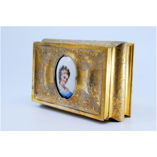 Metal Gold-Plated Silver Jewelry Box with Engraved Plant Motifs and Enameled Lady Portrait For Sale - Image 7 of 10