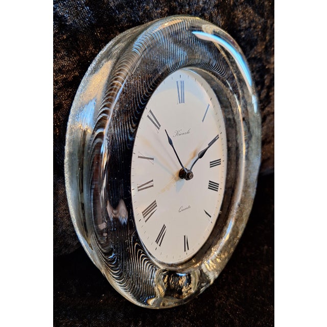 1970s Vintage German Table Clock with Glass Case and White Metal Dial from Kienzle, 1970s For Sale - Image 5 of 8