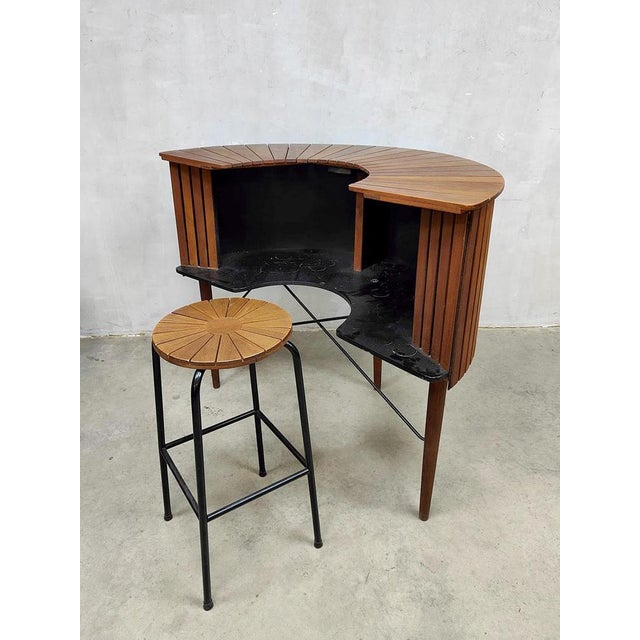1960s Vintage Slatted Cocktail Bar & Stools, 1960s, Set of 3 For Sale - Image 5 of 5