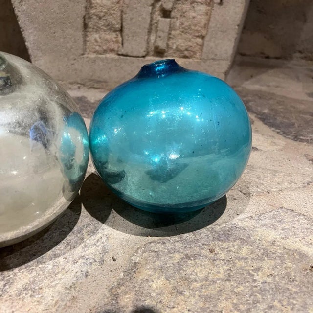 Glass 1960s Set of Five Hand Blown Mercury Glass Gazing Spheres Mexico For Sale - Image 7 of 8