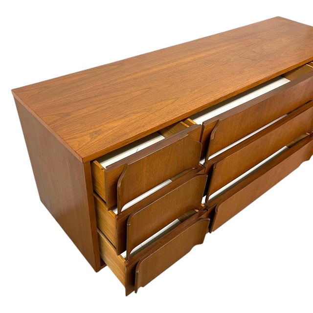 Brown 1970s Mid-Century Modern 9-Drawer Dresser With Sculpted DrawerFronts For Sale - Image 8 of 10