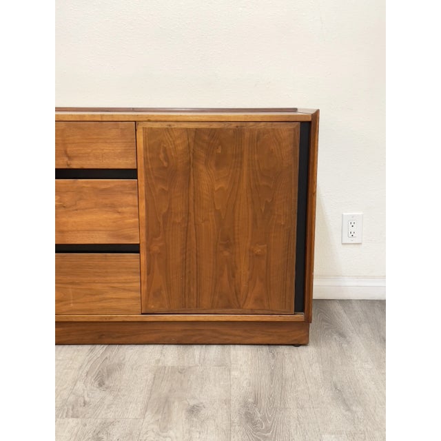 Wood Mid Century Modern Dresser by Dillingham For Sale - Image 7 of 11