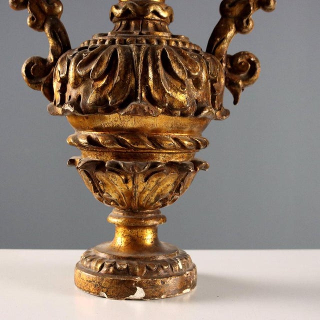 Italian Baroque Vase in Carved Gilded Wood For Sale - Image 5 of 8
