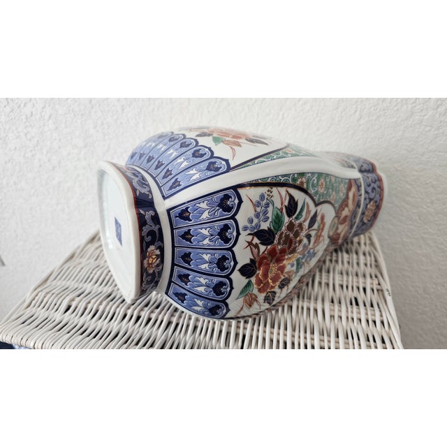 Late 20th Century Arita-Yaki Japanese Porcelain Vase For Sale - Image 4 of 4