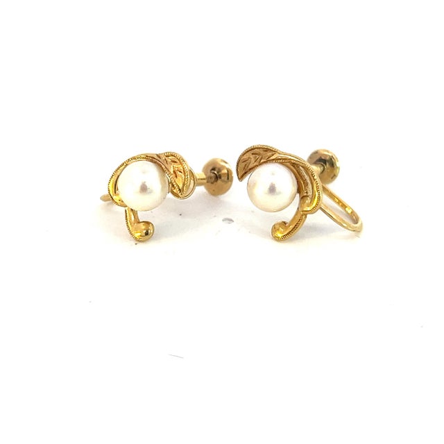 Metal 1990s Pair of Mikimoto Estate Akoya Pearl Earrings 14k YG 6 mm 3.4 Grams For Sale - Image 7 of 7