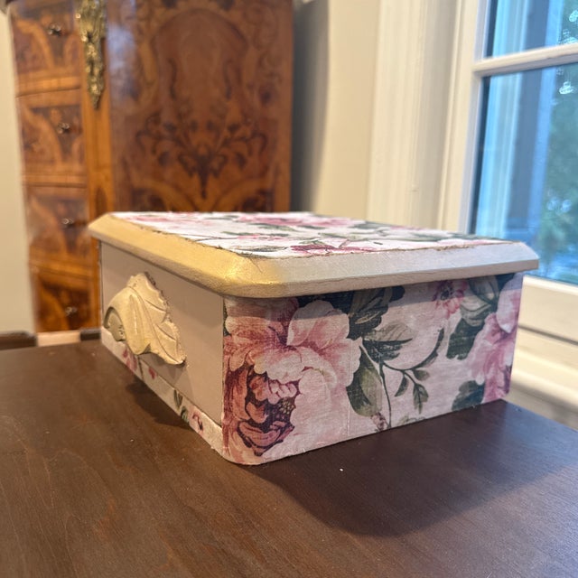 19th Century French Country Romantic Blush Dresser With Floral Decoupage & Matching Jewelry Boxes For Sale In Washington DC - Image 6 of 8