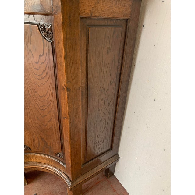 Sideboard with a half-moon shape and curved corners Made of solid oak Opens with two doors on the front Very good...