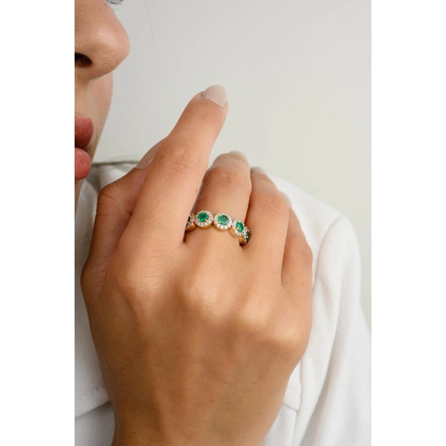 5 Stone Round Cut Emerald Diamond Wedding Band Size 5.5 For Sale In New York - Image 6 of 11