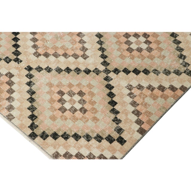 Vintage Turkish Rug in Cream With All-Over Diamond Medallions - Rug & Kilim For Sale In New York - Image 6 of 8