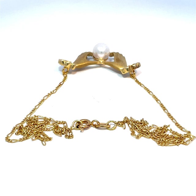 18k Yellow Gold Diamond Hands Holding Pearl Pendant Necklace For Sale - Image 4 of 9