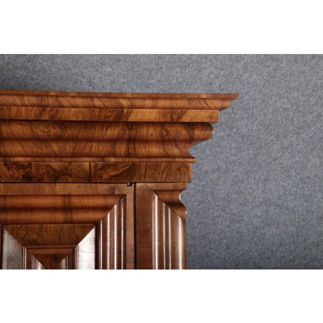 Antique Baroque Corner Cabinet in Walnut, 1730 For Sale - Image 10 of 18