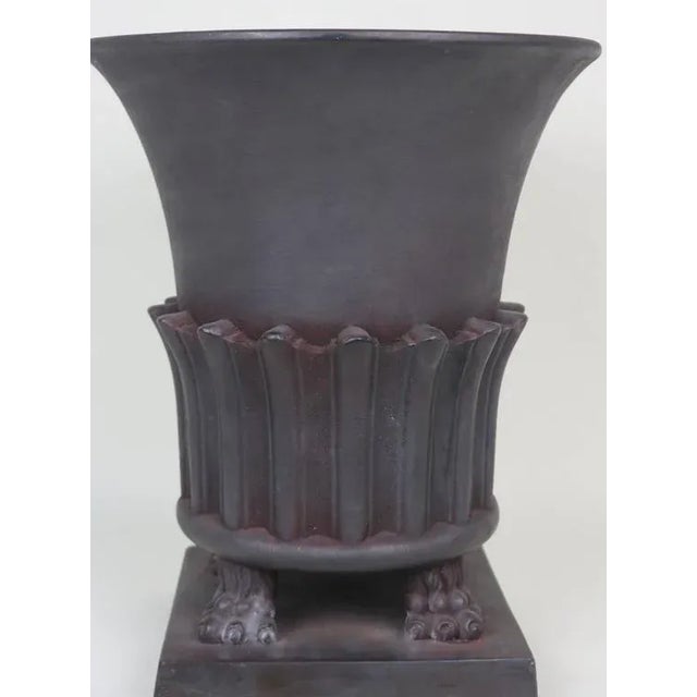 An impressive power urn for an eclectic or modern interior! 1950s Mid-Century Modern classical style urn-bisque matte...