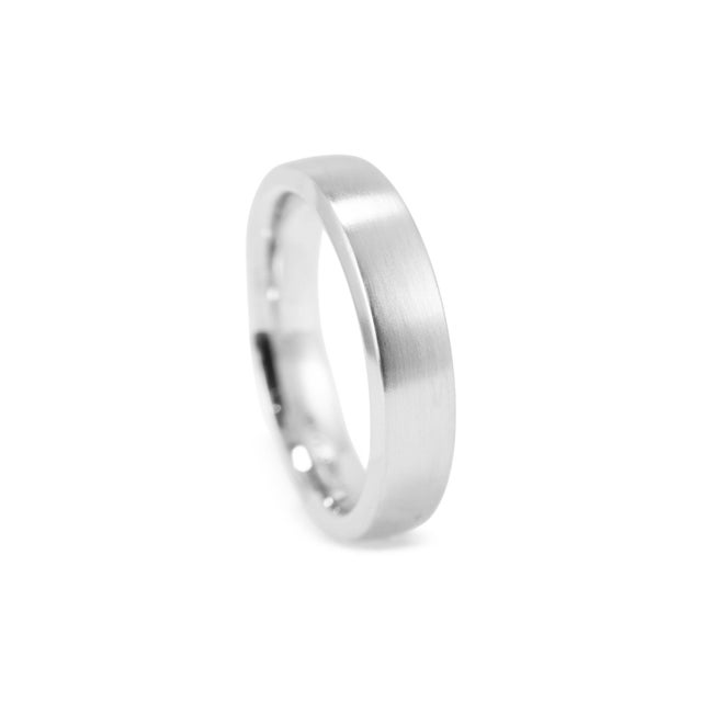 Modern Men’s Tiffany & Co. The Charles Tiffany Setting Platinum Satin Finish Band Ring, Size 8.5 For Sale - Image 3 of 9