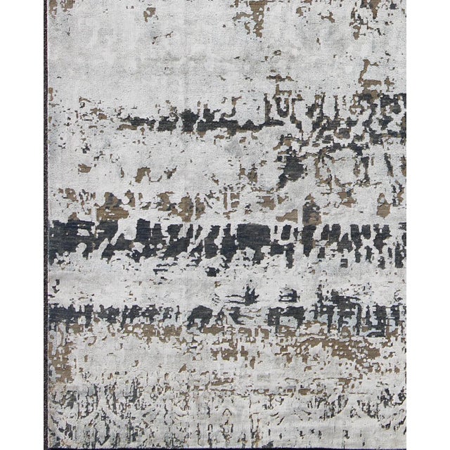 This modern Indian rug has been hand-knotted in wool and features an all-over sub-geometric design rendered in ivory,...